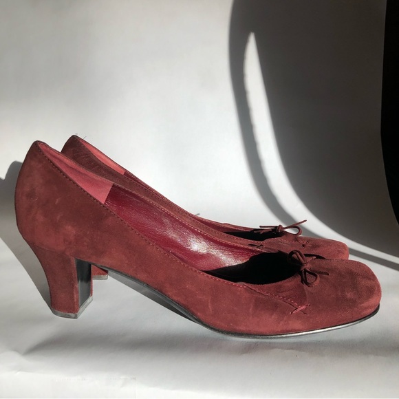 Bruno Magli wine colored suede pumps, heels with bow. - Picture 3 of 14